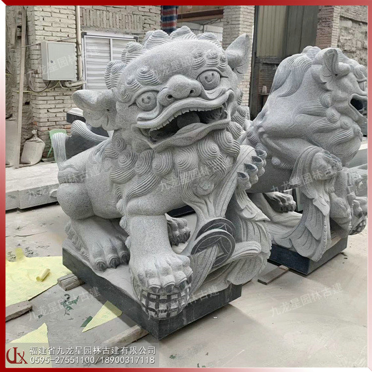 墓地石狮子