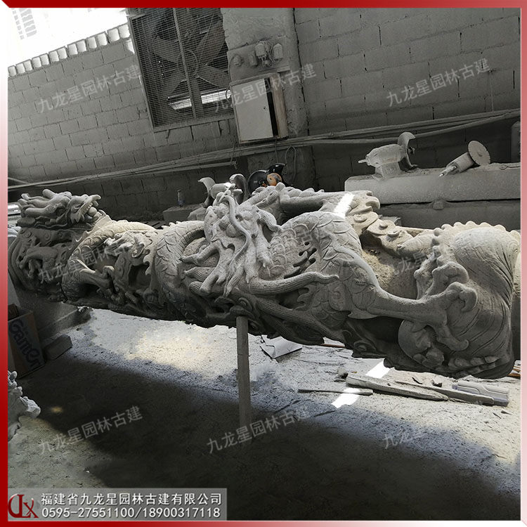 寺庙石龙柱图片